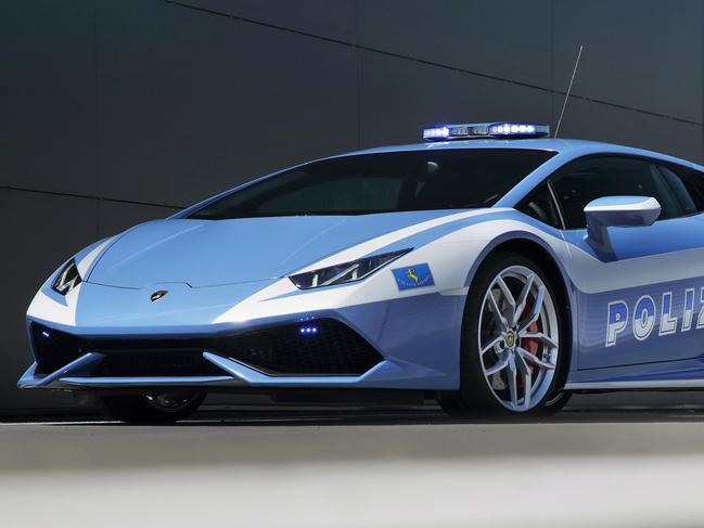 Italian police use a Lamborghini Huracan for high-speed organ transport.