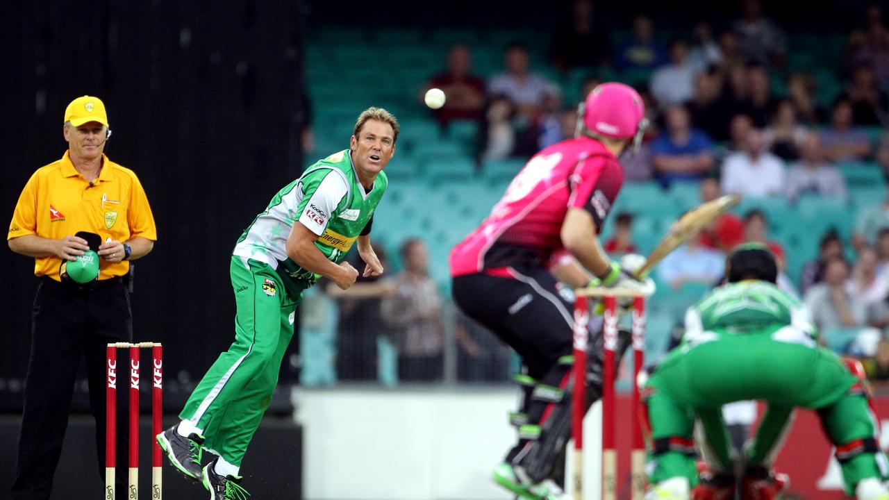 Shane Warne bowls to Steve Smith in the BBL.