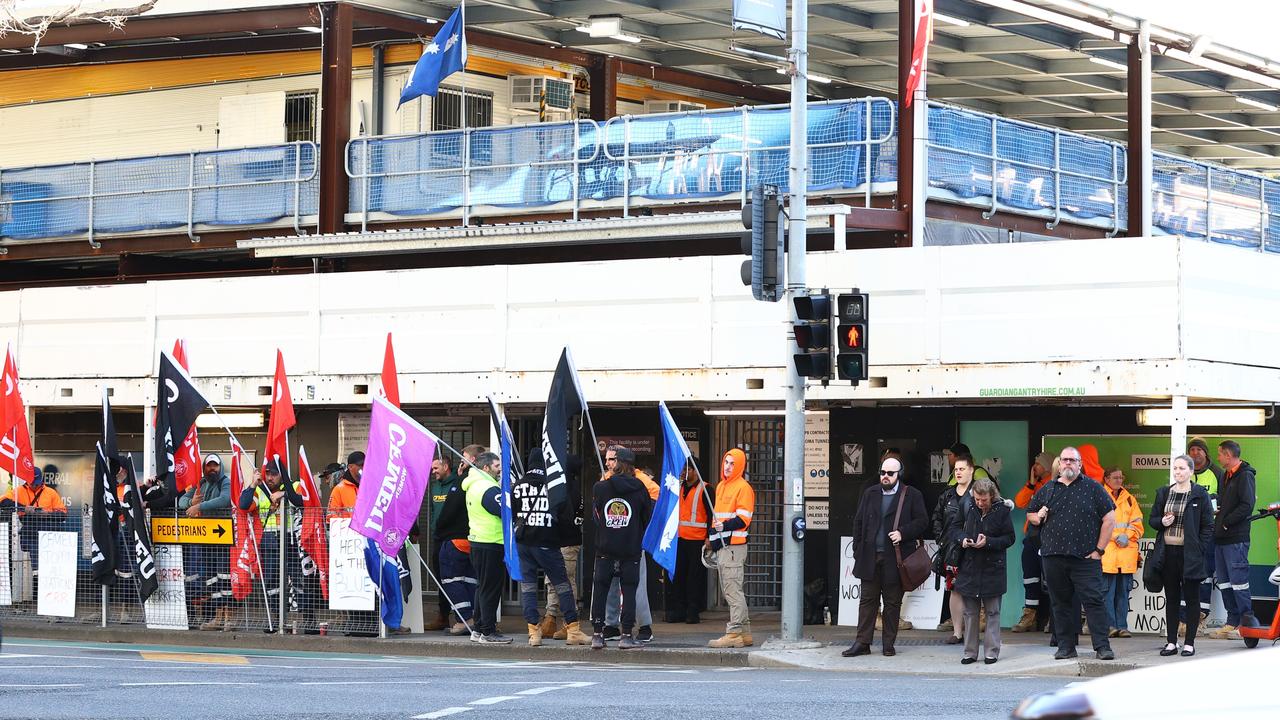 Hundreds of CFMEU workers blocking access to Cross River Rail sites. Picture: David Clark.