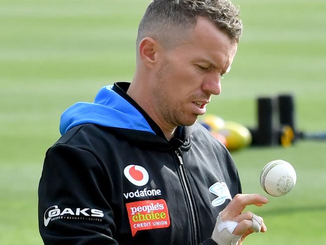 Peter Siddle and coach Jason Gillespie at Adelaide Strikers Training at Adelaide Oval on Thursday 16 January, 2020. (AAP Image/Sam Wundke)