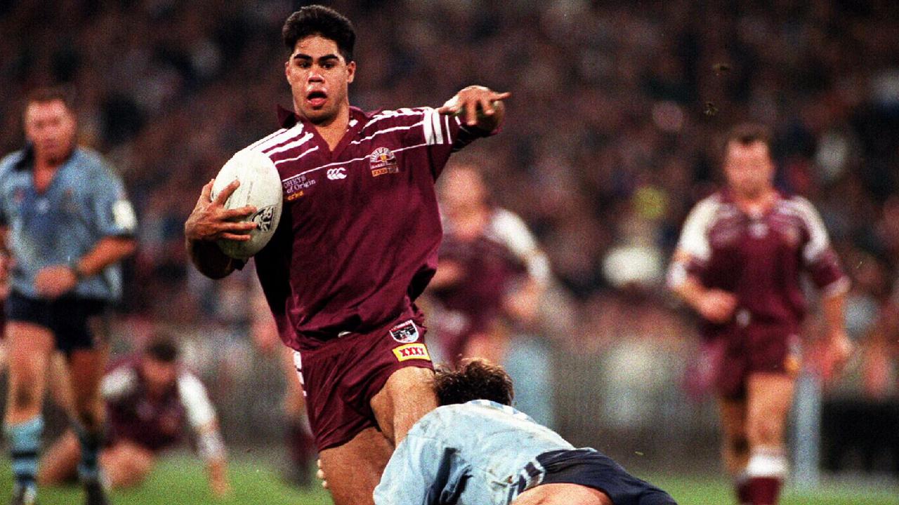 Matt Sing (ball), New South Wales v Queensland, 1995 State of Origin at MCG. Pic Graham Hely Sport / Rugby League / Action