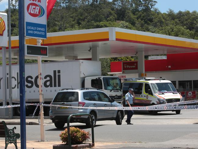 Police cordoned off the Shell Service station on Argyle St in Picton / Picture: Robert Pozo