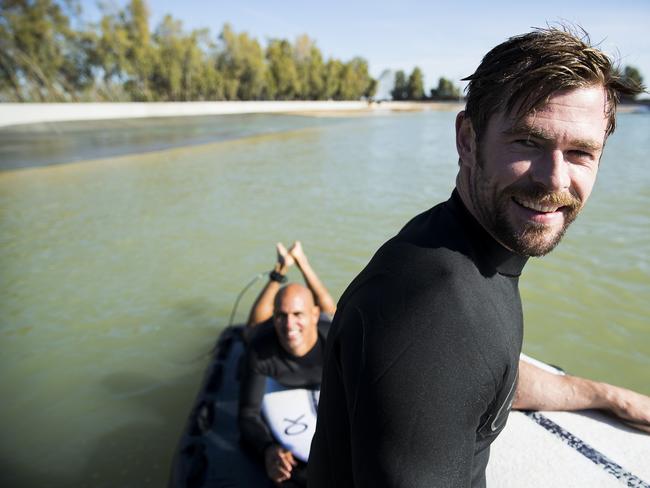 Kelly Slater and Hollywood heartthrob Chris Hemsworth testing out the Californian surf ranch.