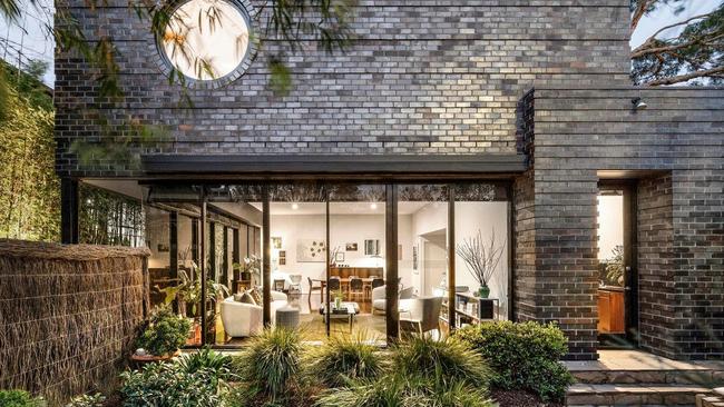 The award-winning home at 32A Cromwell Rd, South Yarra, snared a mega result under the hammer.