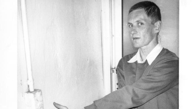 Arsonist Gregory Alan Brown, charged over the 1989 Downunder Backpacker Hostel fire that killed six backpackers, explains where he set the blaze while in police custody at the Kings Cross hostel in Sydney.