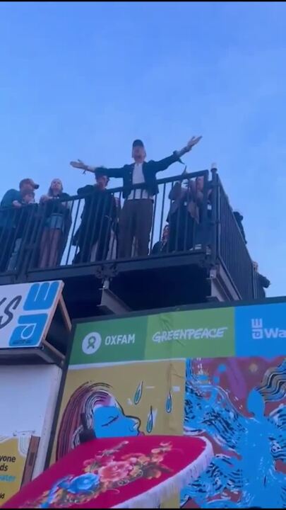 Simon Pegg and Tom Cruise rock out at Glastonbury