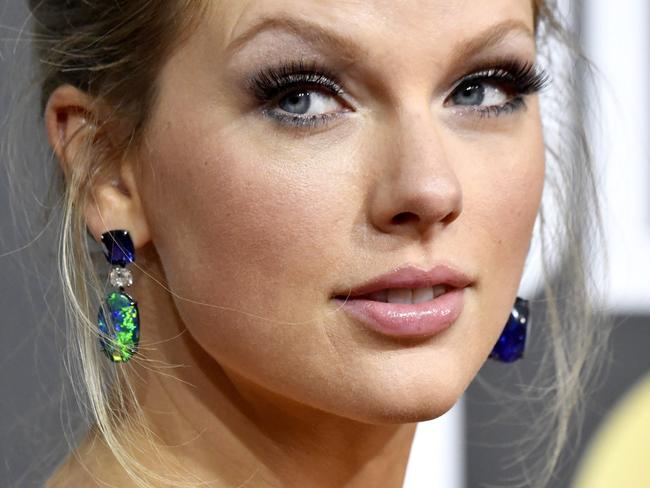 BEVERLY HILLS, CALIFORNIA - JANUARY 05: Taylor Swift attends the 77th Annual Golden Globe Awards at The Beverly Hilton Hotel on January 05, 2020 in Beverly Hills, California.   Frazer Harrison/Getty Images/AFP == FOR NEWSPAPERS, INTERNET, TELCOS & TELEVISION USE ONLY ==