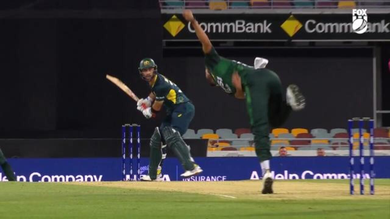 Maxwell BANGS sixes in stellar over