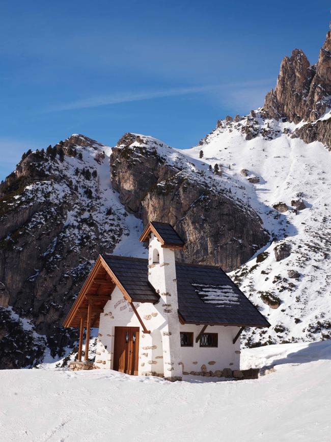 A small building at Rifugio Lagazuoi.