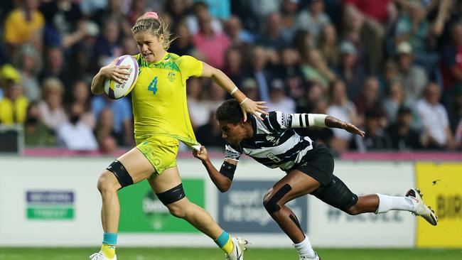 Dominique du Toit of Team Australia is pulled back by Reapi Ulunisau of Team Fiji during the Women's Gold Medal Match between Team Australia and Team Fiji on day three of the Birmingham 2022 Commonwealth Games. Picture: David Rogers/Getty Images.