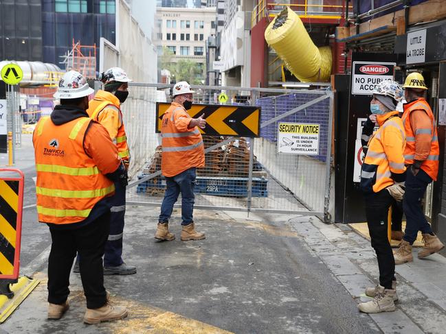 MELBOURNE, AUSTRALIA - NewsWire Photos, OCTOBER 5, 2021. Melbourne's construction industry returns to work after a two week close down due to COVID outbreaks and rules not being followed on sites. Picture: NCA NewsWire / David Crosling