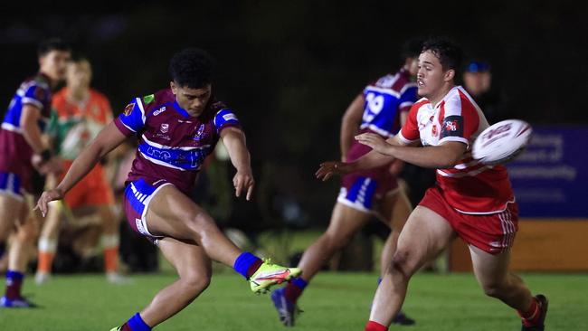 Karl Oloapu kicking for Wavell SHS.. Pics Adam Head