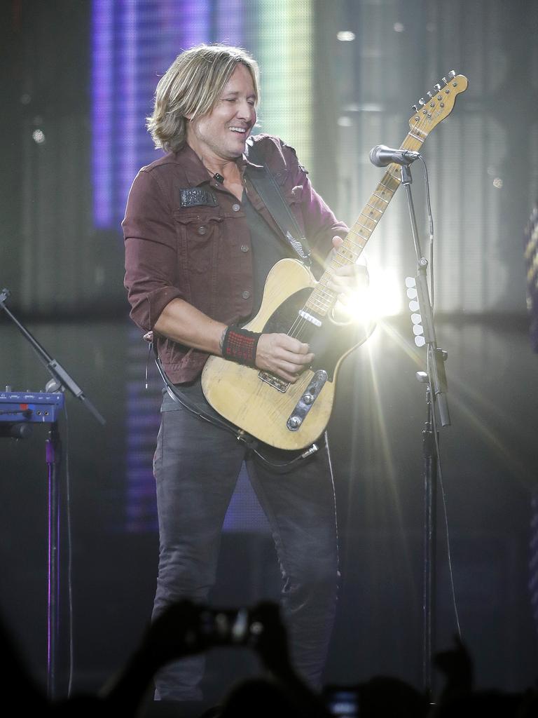 Keith Urban Brisbane concert review 2019: Country boy revs up home ...