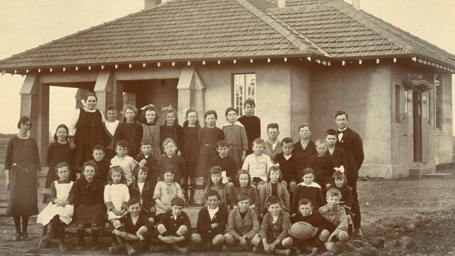 Mysia Memorial School. circa 1920s