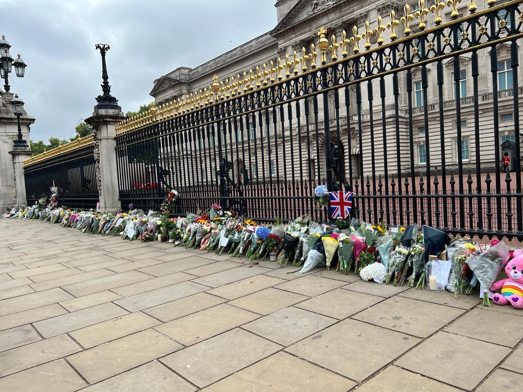 Touching tributes s at Buckingham Palace. Picture: Danielle Gusmaroli.