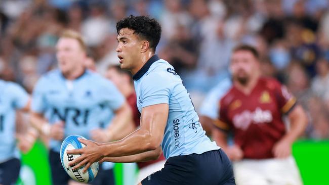 SYDNEY, AUSTRALIA - FEBRUARY 14: Joseph-Aukuso Suaalii of the Waratahs runs with the ball during the round one Super Rugby Pacific match between NSW Waratahs and Highlanders at Allianz Stadium, on February 14, 2025, in Sydney, Australia. (Photo by Darrian Traynor/Getty Images)