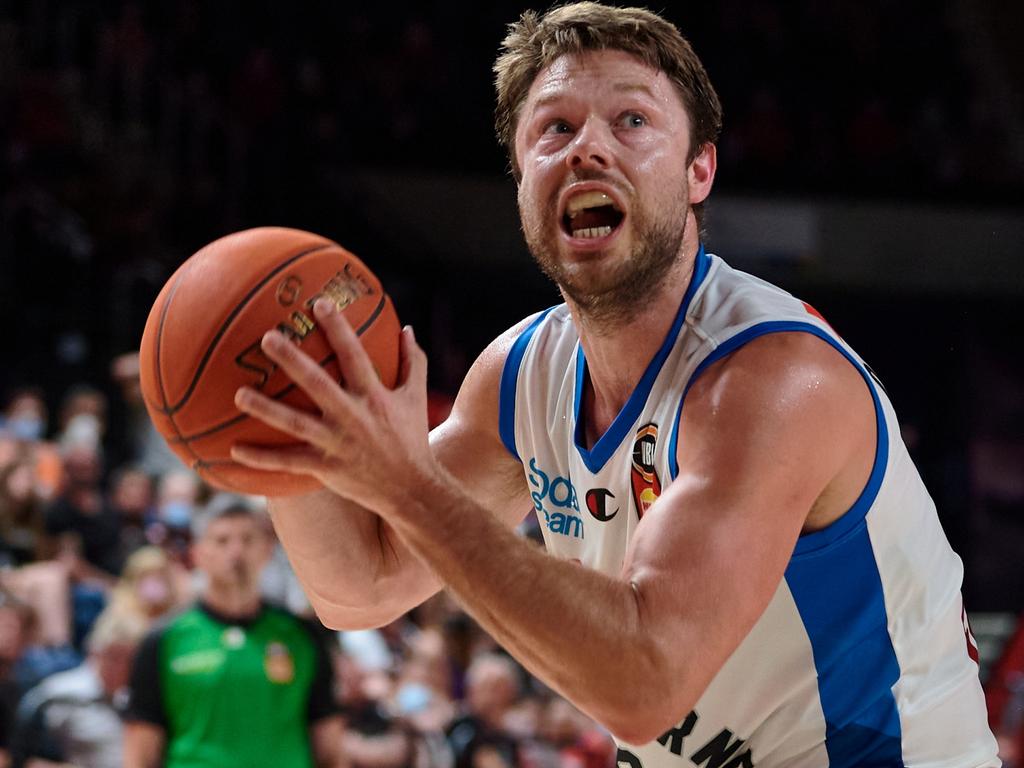 WOLLONGONG, AUSTRALIA - JANUARY 16: Matthew Dellavedova of Melbourne controls the ball during the round seven NBL match between Illawarra Hawks and Melbourne United at WIN Entertainment Centre on January 16, 2022, in Wollongong, Australia. (Photo by Brett Hemmings/Getty Images)