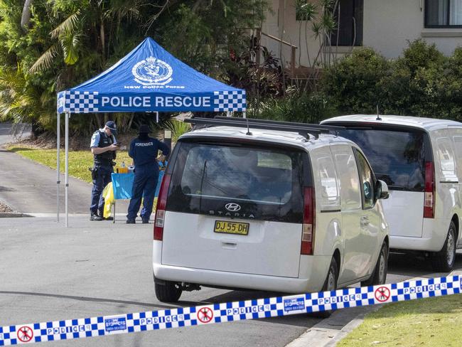 SYDNEY, AUSTRALIA - NewsWire Photos - OCTOBER 3, 2024:Investigation are underway after a man was shot at Dale Place, Winston Hills.Picture: NewsWire / Simon Bullard