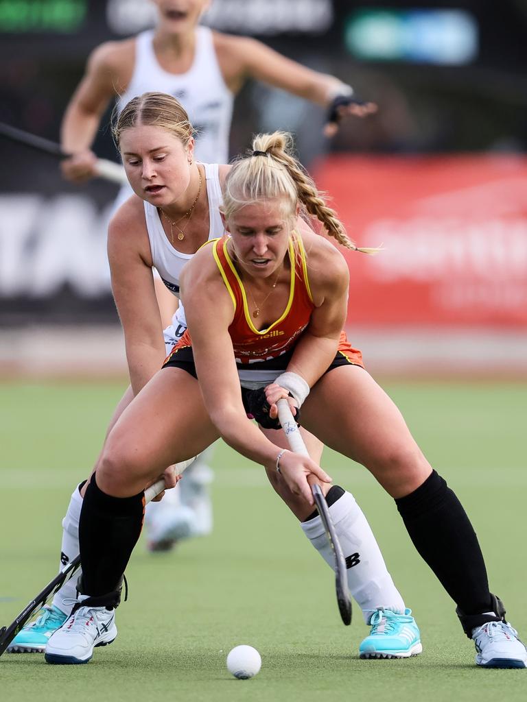 Hattie Shand gets strong on the pill against the Black Sticks. Picture: BW Media