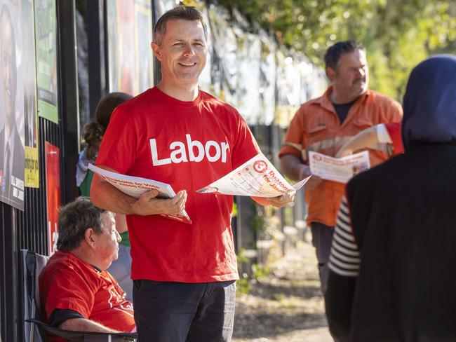 Blaxland MP Jason Clare handing out how to vote brochures at the polling booth. Picture: Matthew Vasilescu