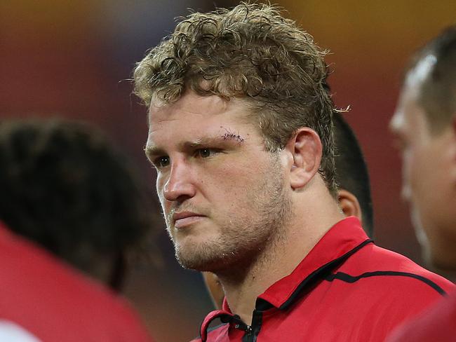 Reds captain James Slipper speaks to his team after the round 10 Super Rugby game between the Queensland Reds and the Chiefs at Suncorp Stadium in Brisbane, Saturday, April 21, 2018. (AAP Image/Jono Searle) NO ARCHIVING, EDITORIAL USE ONLY