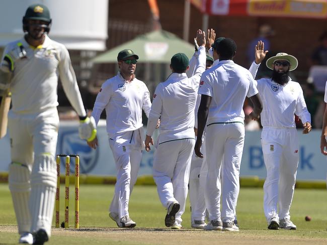 South Africa celebrate the wicket of Mitchell Starc