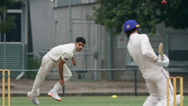 Aayushdeep Pathania lets fly for Oakleigh on his way to 4-17 against Williamstown on Saturday. Picture: Valeriu Campan