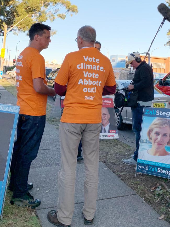 Paul Oosting campaigns in Warringah in the lead-up to the federal election