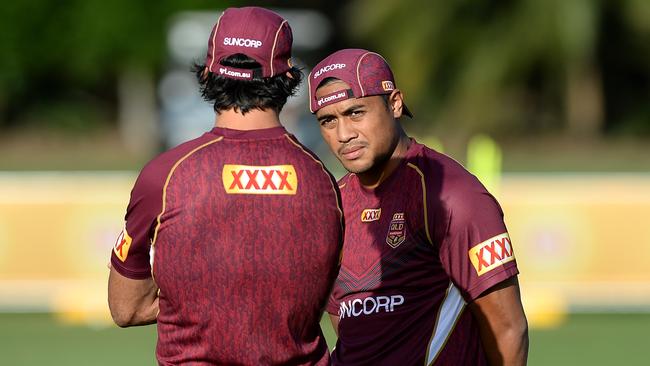 GOLD COAST, AUSTRALIA - MAY 25:  Johnathan Thurston talks tactics with team mate Anthony Milford during a Queensland Maroons State of Origin training session at InterContinental Sanctuary Cove Resort Training Field on May 25, 2017 in Gold Coast, Australia.  (Photo by Bradley Kanaris/Getty Images)