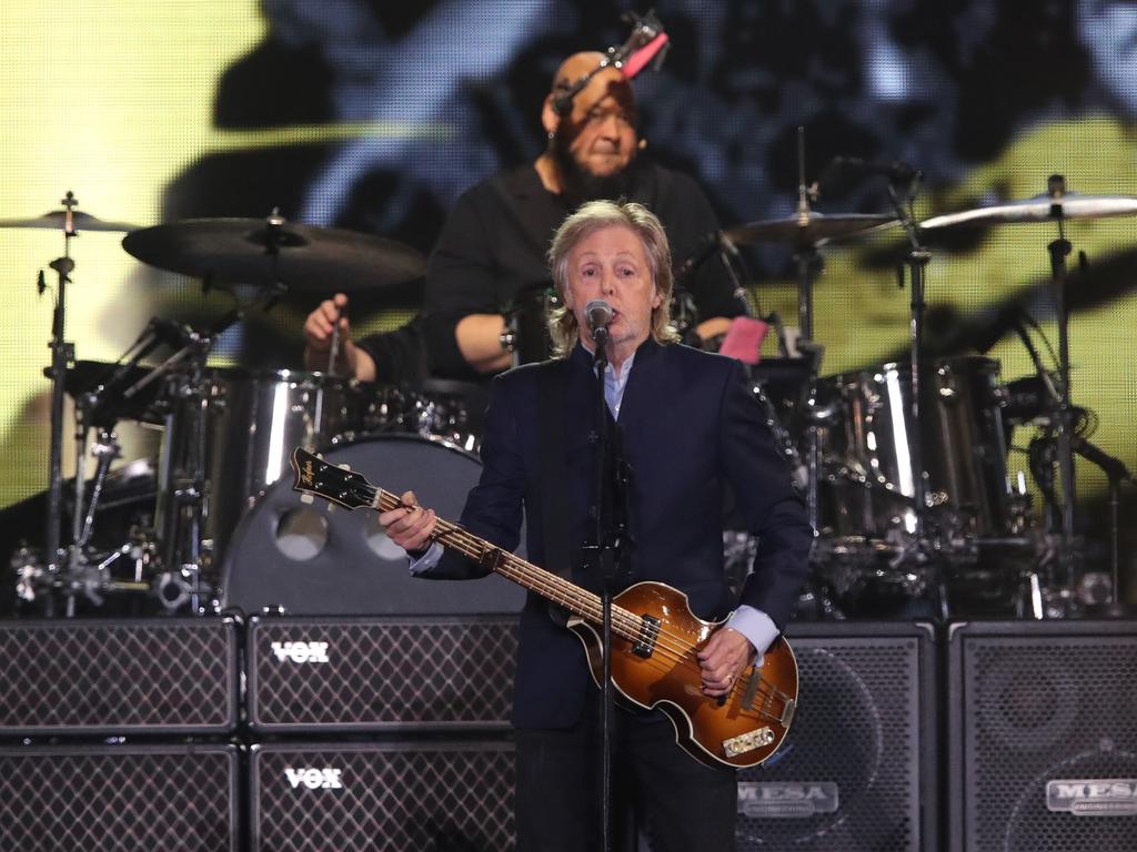 Paul McCartney concert review: Beatle thrills 40,000 fans in Sydney ...