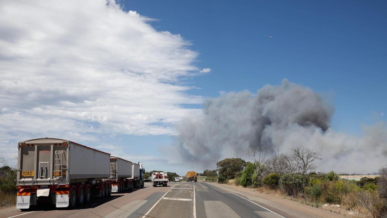 Bushfire burning out of control at Port Lincoln. Picture: Robert Lang