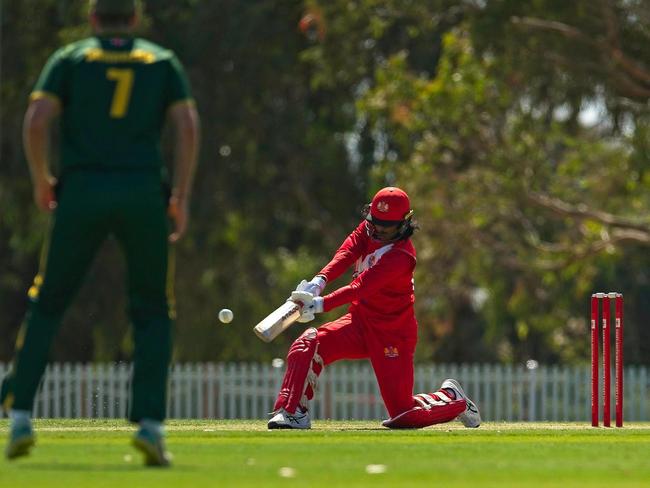 Harry Kannan on the drive for Casey South Melbourne. Pic: Chris Thomas