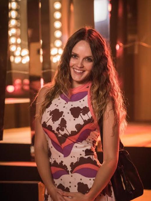 Rebecca Breeds in ‘70s mode.