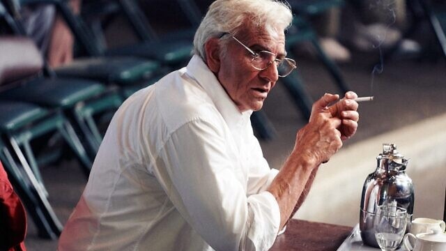 Bradley Cooper as Leonard Bernstein on the set of Maestro. Picture: Netflix