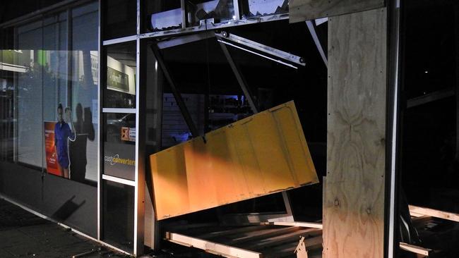 Police are investigating a ram raid at Cash Converters in Parkdale Picture: Chelsea SES