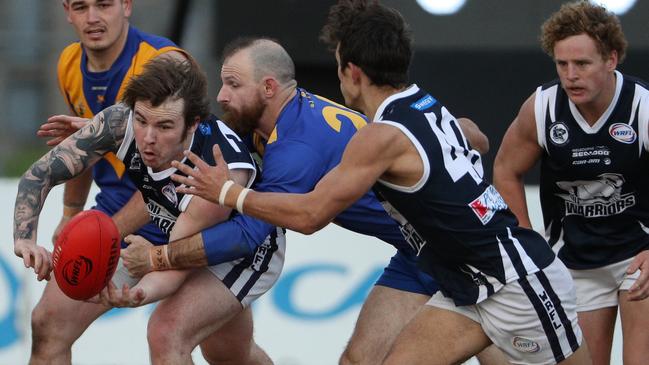 Hoppers Crossing and Deer Park do battle in the WRFL’s top flight. Picture: LOCAL LEGENDS PHOTOGRAPHY