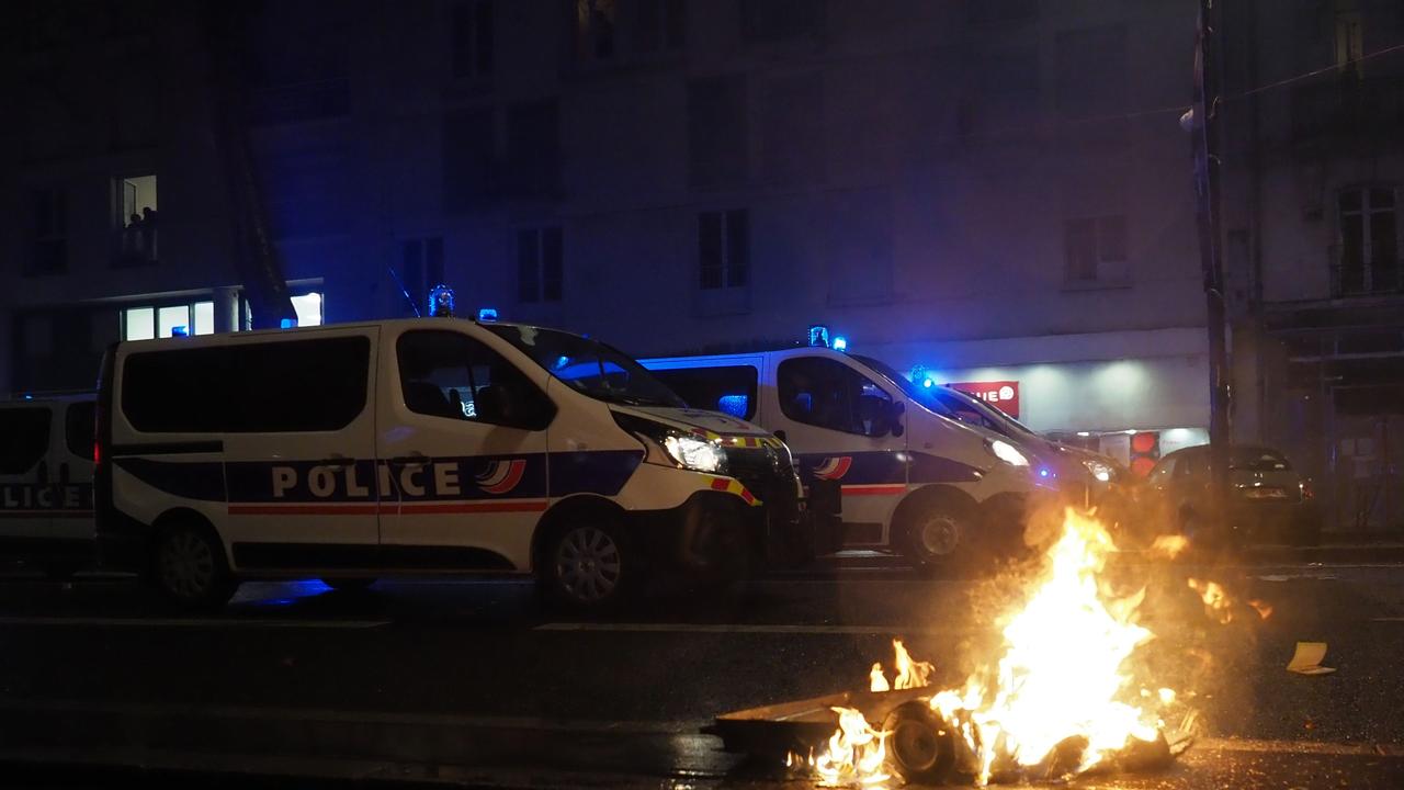 The protest movement will have “a severe impact” on the economy, Finance Minister Bruno Le Maire said as he toured a heavily looted Paris neighbourhood.