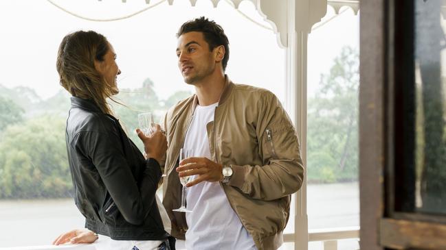 Laura and Matty J on the Nepean Belle during The Bachelor. Picture: Channel 10