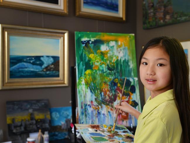 11 year old artist Jesslyn Wijaya is running school holiday painting classes at the Des Renford Leisure Centre, she had her first solo exhibition 3 years ago at Darlinghurst and Melbourne 2011 and published her book and DVD ‘Paint like a pro with Jesslyn’.