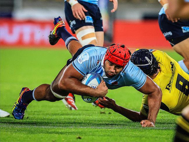 Waratahs' Langi Gleeson on the burst against the Hurricanes. Picture: AFP