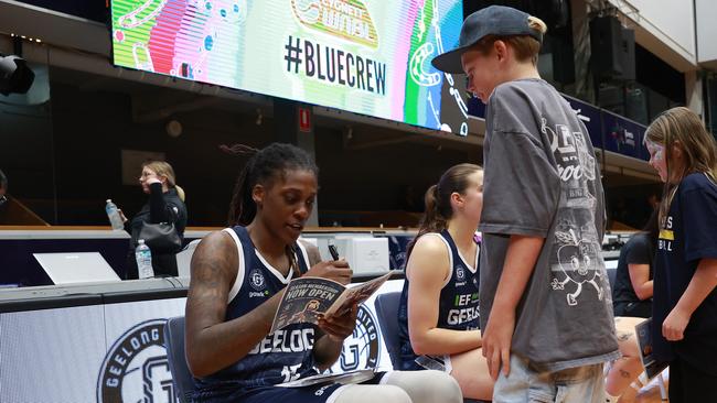 GEELONG, AUSTRALIA - OCTOBER 30: Geelong players thank fans during the round one WNBL match between Geelong United and Townsville Fire at The Geelong Arena, on October 30, 2024, in Geelong, Australia. (Photo by Kelly Defina/Getty Images)