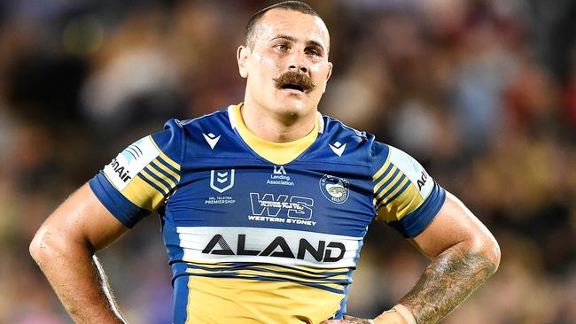 MACKAY, AUSTRALIA - SEPTEMBER 18: Reagan Campbell-Gillard of the Eels looks dejected after defeat during the NRL Semifinal match between the Penrith Panthers and the Parramatta Eels at BB Print Stadium on September 18, 2021 in Mackay, Australia. (Photo by Matt Roberts/Getty Images)