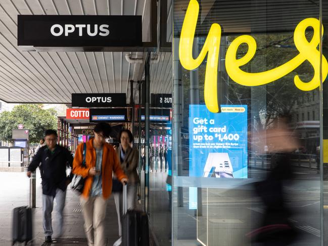 MELBOURNE, AUSTRALIA - NCA NewsWire Photos - 4 MAY 2024: Optus signage is seen outside a store on Bourke Street. Picture: NCA NewsWire / Diego Fedele