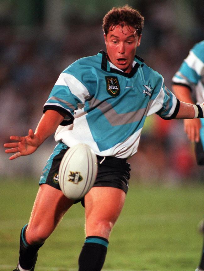 Paul Green gets kick away during Cronulla vs Sydney City Roosters NRL game, Mar 14 1998