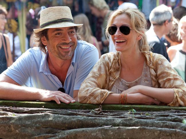 Javier Bardem as Felipe and Julia Roberts as Elizabeth Gilbert in Eat Pray Love.