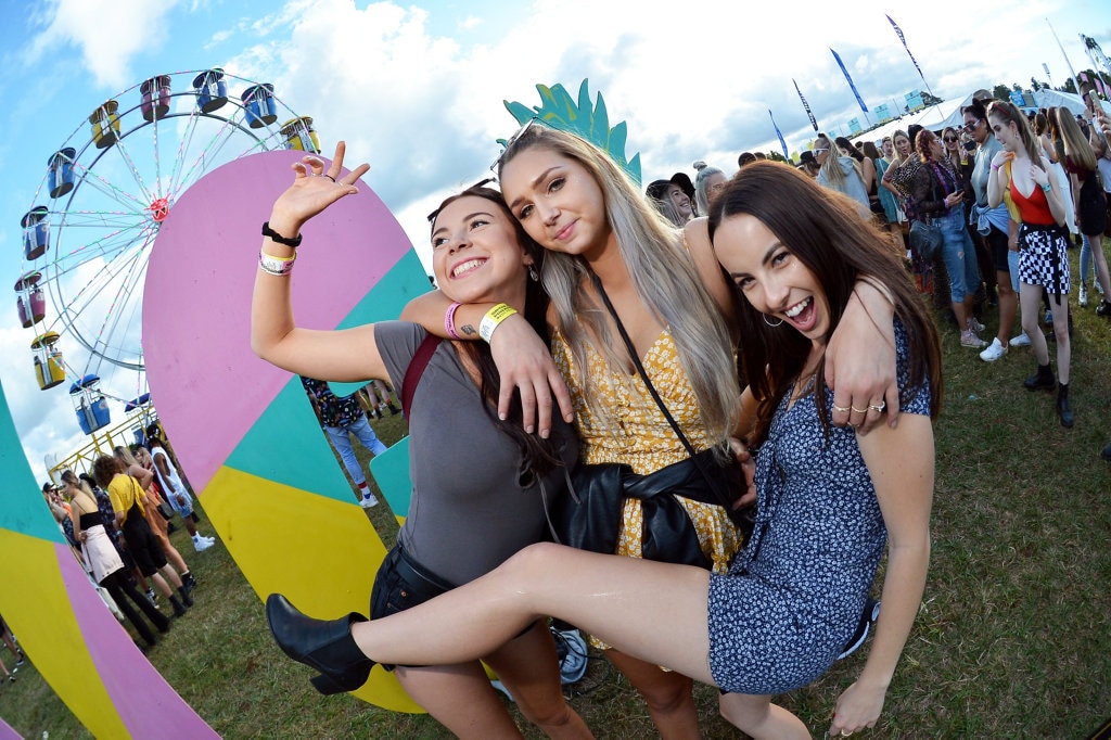 Big Pineapple Music Festival. Laura Maclachlan, Selena Johnson and Monika Milner.