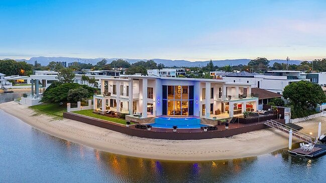 Luxury living on the canal at Broadbeach Waters