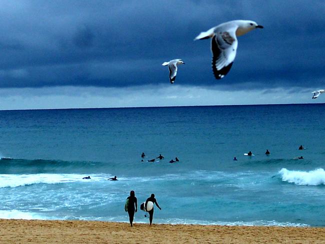 Cloudy and overcast conditions across Sydney as morning beachgoers at Maroubra beach enjoy the holiday period. Photo Jeremy Piper