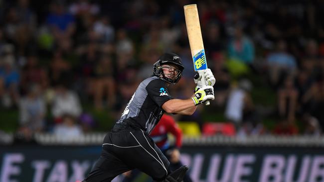 HAMILTON, NEW ZEALAND - FEBRUARY 18: New Zealand batsman Colin Munro hits a six during the International Twenty20 match between New Zealand and England at Seddon Park on February 18, 2018 in Hamilton, New Zealand.  (Photo by Stu Forster/Getty Images)