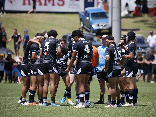 The Magpies gather together. Picture: Warren Gannon Photography.